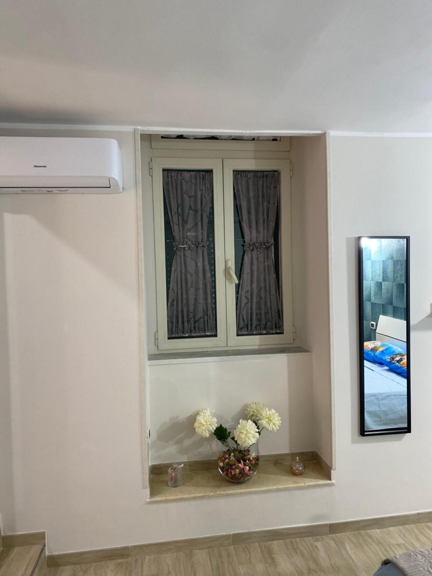 La Petite Maison Napoli Bagian luar foto