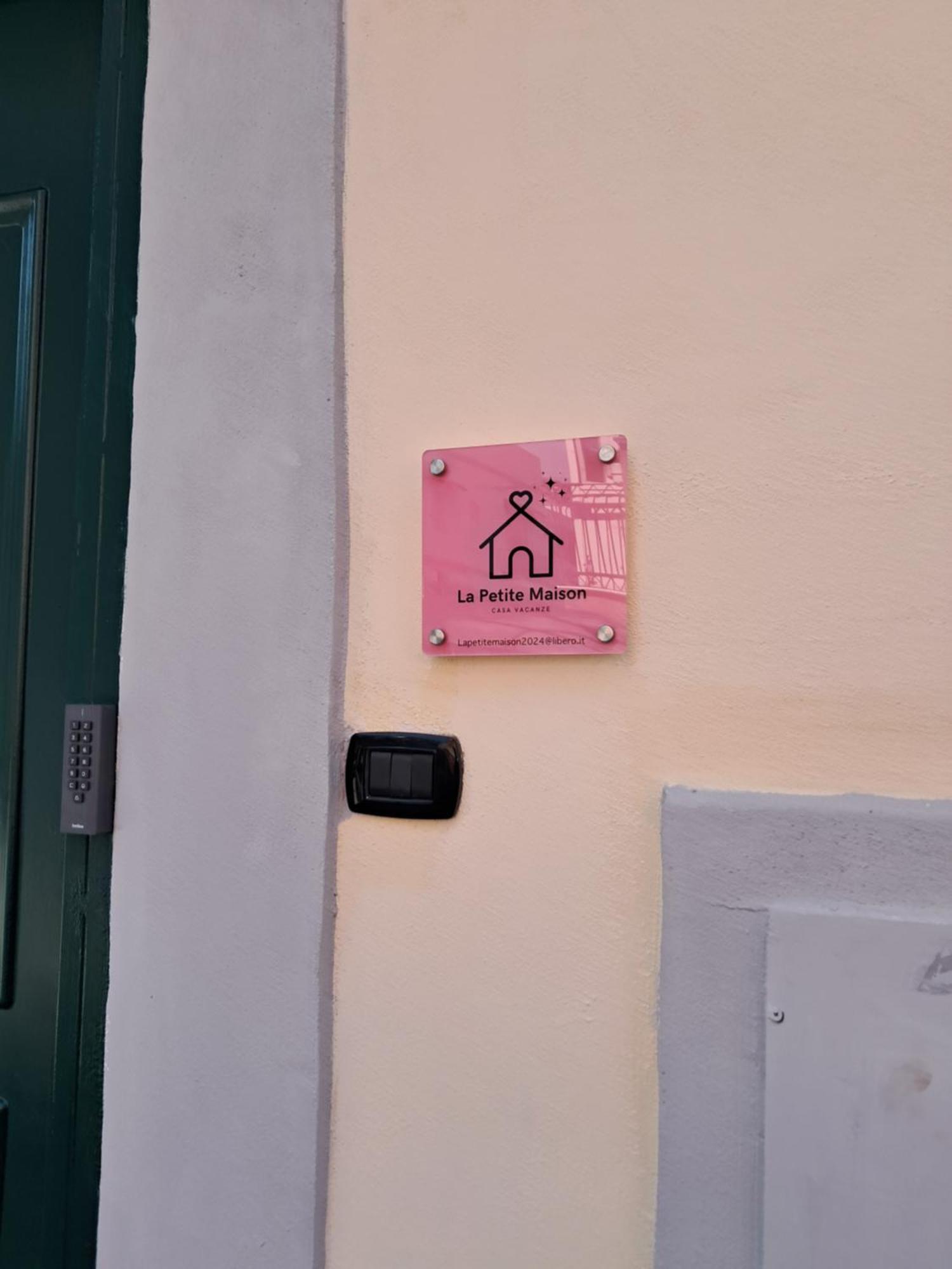 La Petite Maison Napoli Bagian luar foto